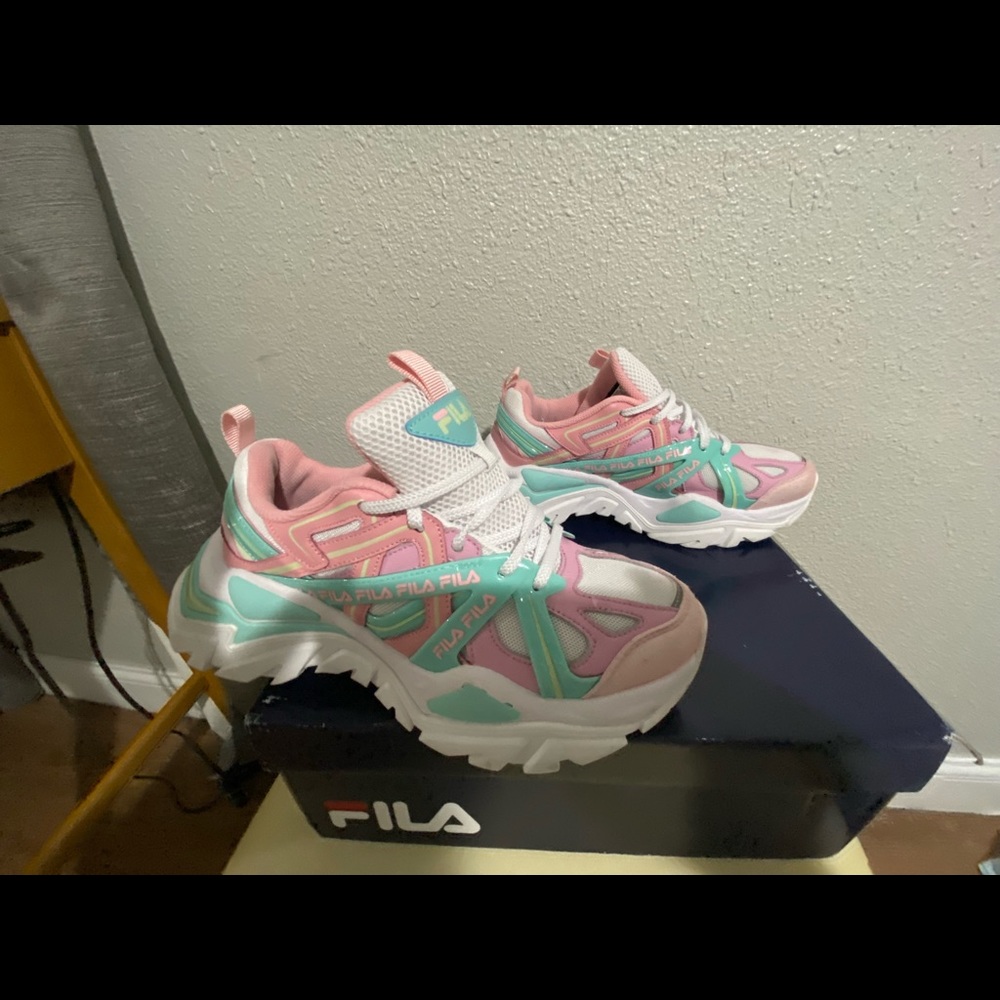 Fila sneakers size 8